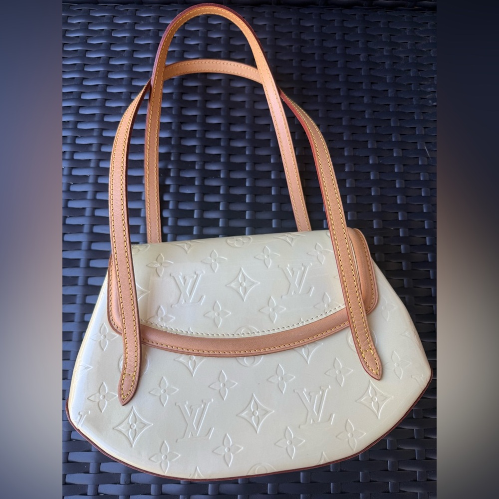 ‼️SOLD ‼️Authentic Biscayne Bay PM Shoulder Bag Vernis